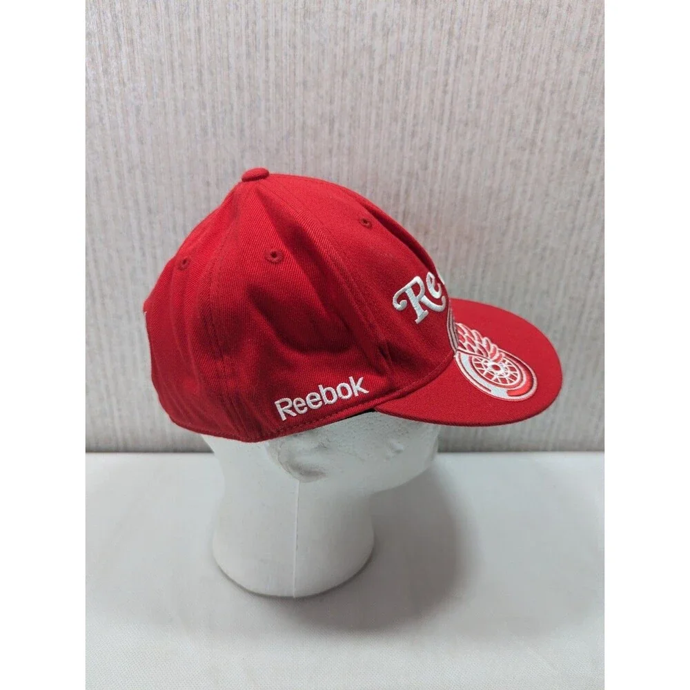 Reebok - NHL- Detroit Red Wings - 210 Fitted Hat-Size 7 1/4 - 7 5/8 - Face Off